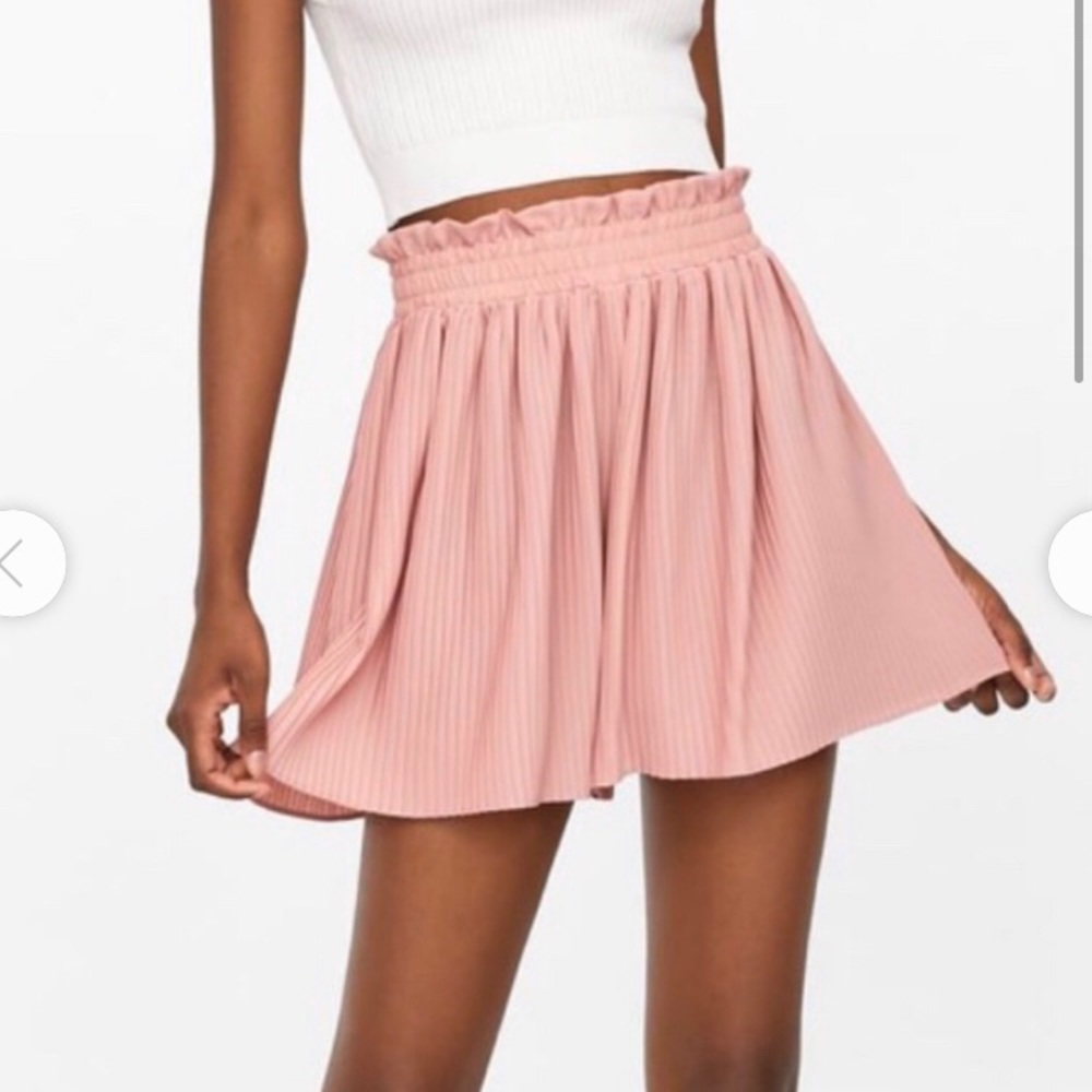 Women’s Zara Dusty pink pleated shorts size L